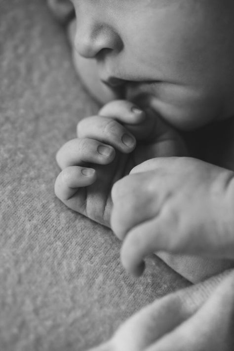 Newborn Pictures Boy, Viking Baby, Newborn Baby Photoshoot, Newborn Poses, Baby Boy Photos, Foto Baby, Newborn Shoot, Foto Poses, Hello Baby