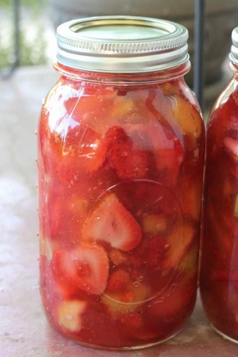 Recipe for canning strawberry rhubarb pie filling. Easy recipe for beginning canners. Rhubarb Pie Filling, Strawberry Rhubarb Pie Filling, Recipes For Canning, Strawberry Rhubarb Recipes, Curing Meat, Strawberry Angel Food Cake, Canned Strawberries, Pie Fillings, Pressure Canning Recipes