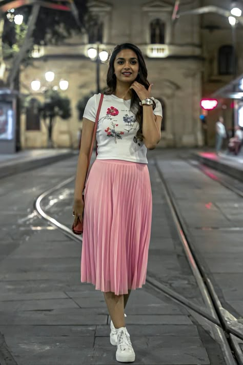 Poses In Skirt And Top, Skirt Top Indian Outfit Casual, Skirt And Top Indian, Long Skirt And Top, Pretty Dresses Casual, Simple Frock Design, Keerthi Suresh, Simple Frocks, Fancy Sarees Party Wear