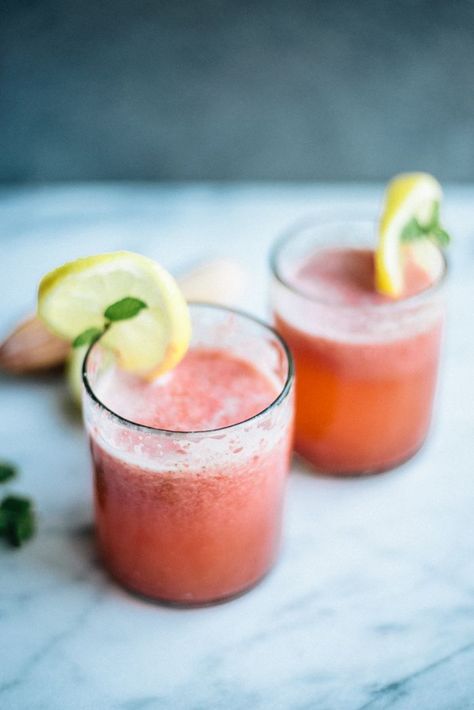 VIRGIN STRAWBERRY LEMONADE MIMOSAS. Strawberry Mimosa, Simply Lemonade, Cocktails And Mocktails, Strawberry Lemonade, Drink Me, Hot Beverages, Cocktail Drinks, Mimosa, Cocktail Hour