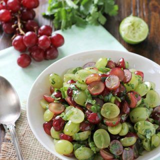 Grape Salsa Recipe, Grape Salsa, Grape Ideas, Grape Appetizers, Easy Fruit Salad Recipes, Fruit Salad Easy, Spicy Salsa, Fruit Salsa, Fruit Salad Recipes