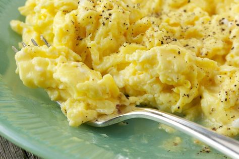 The secret ingredient is patience: This simple egg dish shouldn't be rushed or left unattended. Best Scrambled Eggs, Fluffy Scrambled Eggs, Creamy Scrambled Eggs, Scrambled Eggs Recipe, Egg Fast, Quick Dishes, Sport Nutrition, Egg Dish, Gordon Ramsay