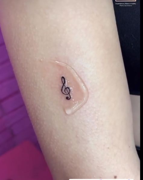 Tiny Treble Clef Tattoo, Music Family Tattoo, Small Tattoos Music Notes, Pretty Music Tattoos, Tiny Music Note Tattoo, Simple Tattoos Music, Tattoo For Singers, Music Note Finger Tattoo, Small Music Tattoos For Women