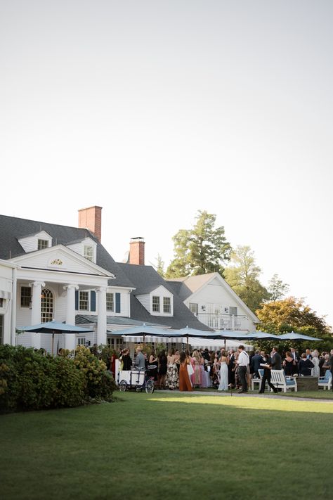 East Coast Wedding Aesthetic, Coastal Wedding Venues, Beach House Wedding, Marthas Vineyard Wedding, Modern Preppy, Preppy Wedding, East Coast Wedding, Wedding Week, Brides And Grooms