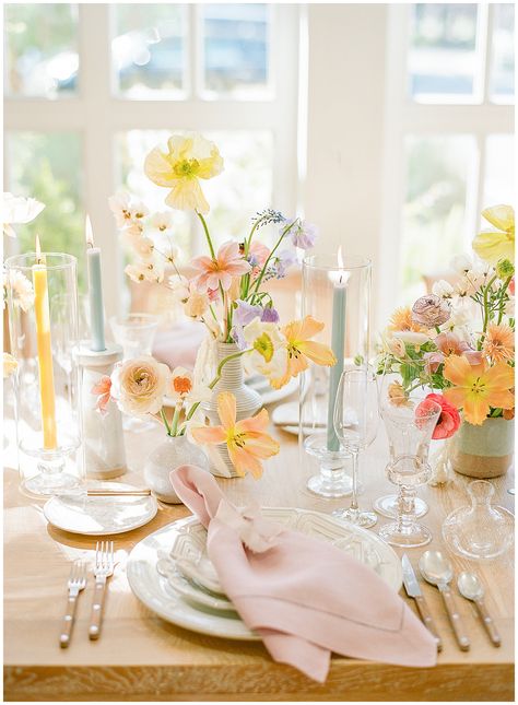 Flowers And Candles, Tablescape Inspiration, Spring Tablescapes, Spring Wedding Inspiration, Spring Wedding Flowers, Wedding Vases, Blue Candles, Garden Party Wedding, Pastel Wedding