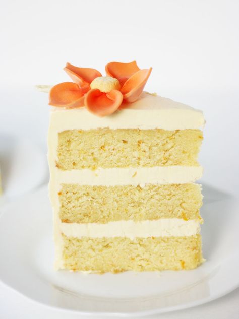 Vanilla Cake From Scratch, Vanilla Bean Cake, Vanilla Bean Cakes, Bean Cake, Cake Paper, Rich Cake, Sour Cream Cake, Buttercream Recipe, Orange Cake