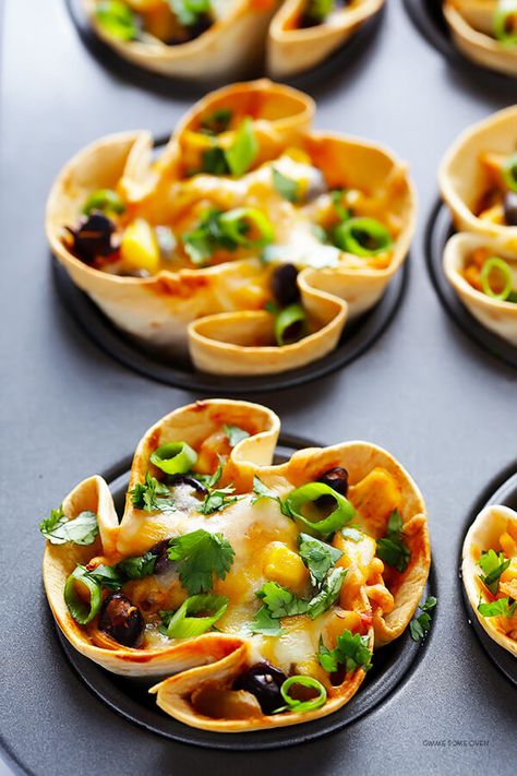 Enchilada Cups, Vegetarian Appetizers Easy, Enchilada Ingredients, Mexican Appetizers, Easy Enchiladas, Gimme Some Oven, Vegetarian Appetizers, Party Finger Foods, Snacks Für Party