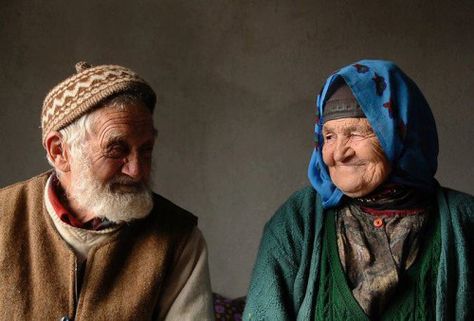 Smiling Elderly Muslim Husband and Wife Couple Mother's Pic, Parents Photography, Earth Baby, Mother Pictures, Father Photo, Love Psychic, The Darkest Minds, Picture Editor, Old Couples