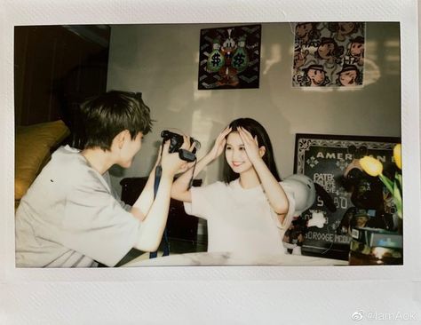 Photography Polaroid, Vintage Template, Couple Poses Reference, Fotos Goals, 사진 촬영 포즈, Polaroid Pictures, Ulzzang Couple, Boy And Girl Best Friends, Korean Couple