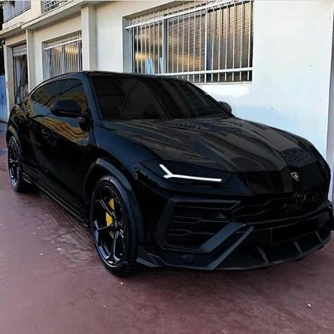 Wallpaper Hippie, Tmax Yamaha, Aventador Lamborghini, Murdered Out, Luxe Auto's, Black Cars, Top Luxury Cars, Lamborghini Urus, Lamborghini Veneno