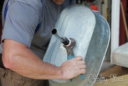 Galvanized Tub Sink, Baie Vintage, Bucket Sink, Garden Sink, Galvanized Tub, Ideas For Bathroom, Outdoor Sinks, Rustic Bathroom Designs, Wash Tubs