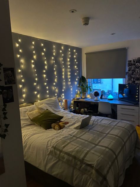 Bedroom Inspo Y2k, Pinterest Room Aesthetic, Room With Carpet Ideas, Cozy Bedroom Layout, I Love My Bed, Luxury Room Bedroom, Cosy Room, Dream House Rooms, Cozy Room Decor