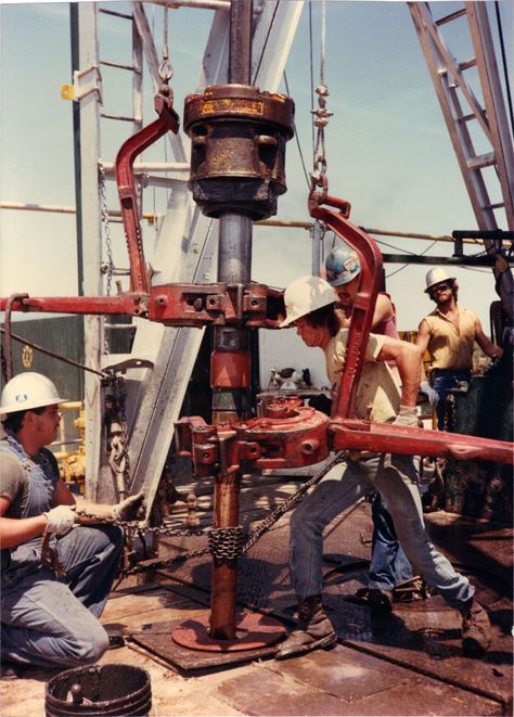 OIL RIGGERS IN TEXAS