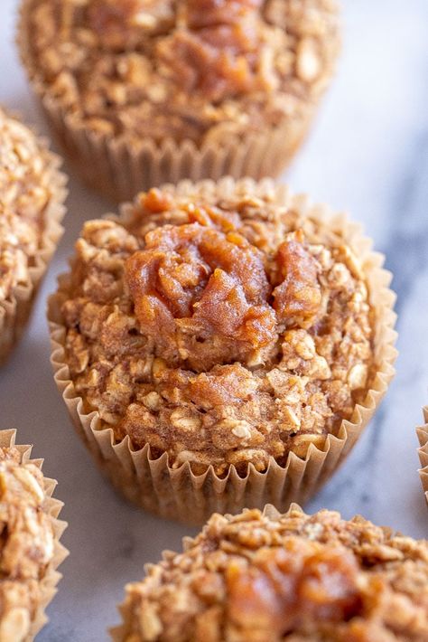 Date Recipes Healthy, Super Healthy Breakfast, Oatmeal Muffins Healthy, Date Muffins, Deserts Easy, Healthy Breakfast Recipe, Baked Oatmeal Cups, Dessert Vegan, Healthy Breakfast Muffins