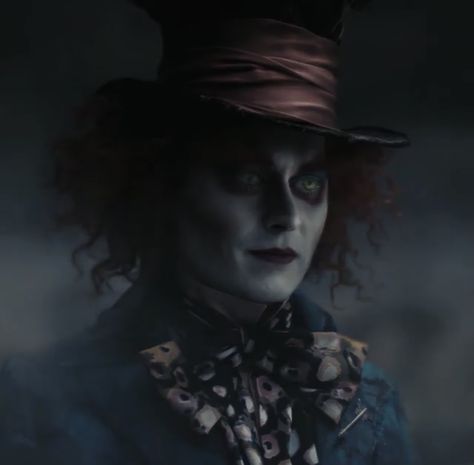 Tarrant Hightopp, Johnny Depp Mad Hatter, Johnny Depp Characters, Wonderland Artwork, Alice In Wonderland Aesthetic, Johnny Depp Movies, Tim Burton Films, Tim Burton Movie, Captain Jack Sparrow