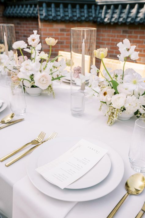 Soft Spring Color Palette, White Spring Wedding, Korean Heritage, Small Table Centerpiece, Modern Spring Wedding, Rustic Wedding Table Setting, Wedding Portugal, Centerpiece Inspiration, Neutral Wedding Flowers