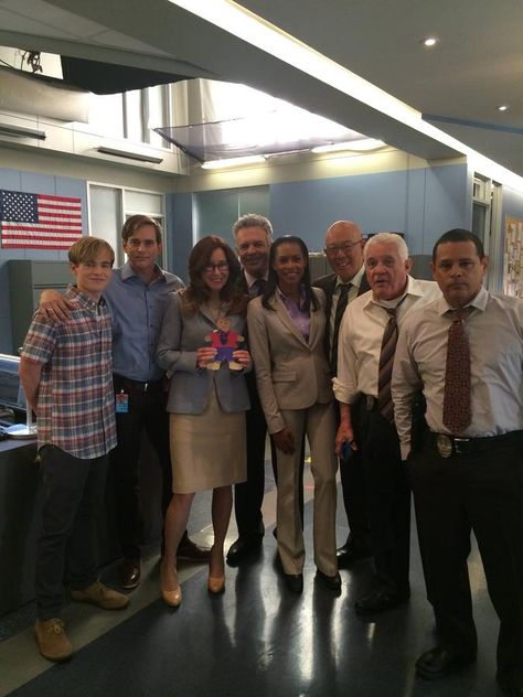 The "Major Crimes" cast on set. Major Crimes Tv Show, Raymond Cruz, Mary Mcdonnell, Minions Funny Images, Ncis New, Funny Sports Pictures, Major Crimes, The Ellen Show, School Quotes Funny