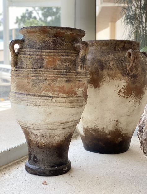 Patina Pottery, Thrift Store Makeover Ideas, Vintage Terracotta Pots, African Inspired Decor, Diy Crafts Love, Large Flower Pots, Rustic Pottery, Antique Stoneware, Decoupage Vintage