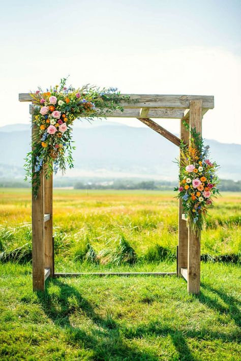 Wood Wedding Arches, Outdoor Country Wedding, Fall Garden Wedding, Garden Party Theme, Wedding Arch Rustic, Summer Wedding Bouquets, Yard Wedding, Wedding Ceremony Arch, Wedding Party Planning