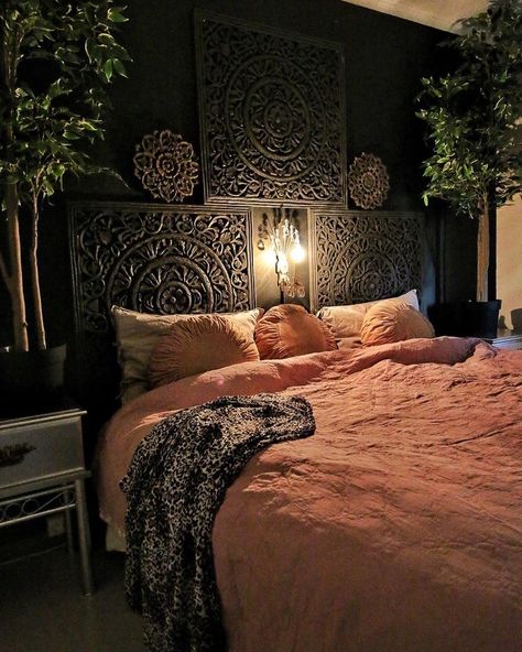 Grown Up Goth Bedroom, Dark Elegant Bedroom Bohemian, Gothic Boho Bed, Dark Boho Bedroom Ideas Bohemian, Eccentric Gothic Decor, Gothic Boho Bedroom Ideas, Dark Bedroom Ideas Cozy Boho, Dark Earthy Bedroom Minimalist, 1930 Decor Interior Design