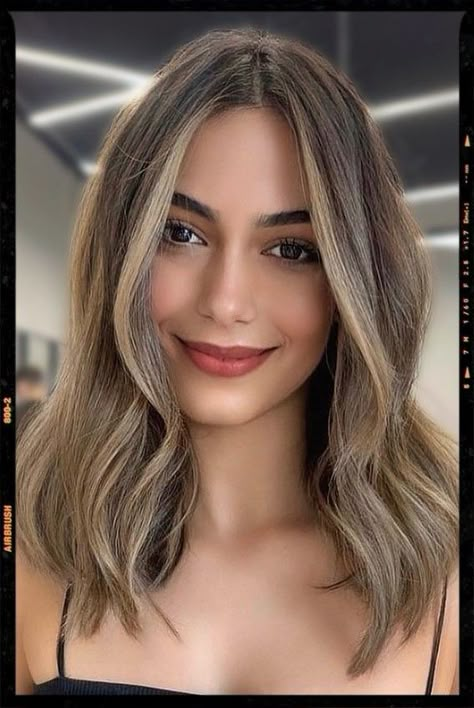 Face Frame Balayage Brunettes Caramel Highlights, Soft Beige Hair Colour, Face Framing Highlights Straight Hair, Front Face Highlights, Soft Face Framing Highlights, Blond Face Framing Highlights, Face Highlights Hair, Beige Brown Highlights, Face Framing Highlights Short Hair