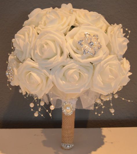 White And Silver Bridal Bouquet, Sparkly Wedding Bouquet, White Quinceanera Bouquet, Bride Flower Bouquet Elegant, White Flower Bouquet Wedding, Ivory Wedding Flowers Bouquet, Simple Bridal Bouquet, Beach Bridal Shower Favors, Bridal Bouquet Rustic