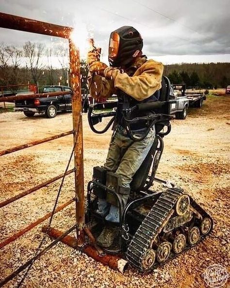 Welder Cart, Best Tig Welder, Welding Helmet Designs, Welder Humor, Pipeline Welding, Welding Funny, Welder Cap, Welding Rigs, Boilermaker