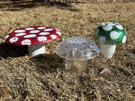 Mason Jar Bird Feeders, Whimsical Mushrooms, Garden Mushrooms, Vase With Lights, Spring Ideas, Styrofoam Ball, Plastic Bowls, Pot Lids, Plastic Plates