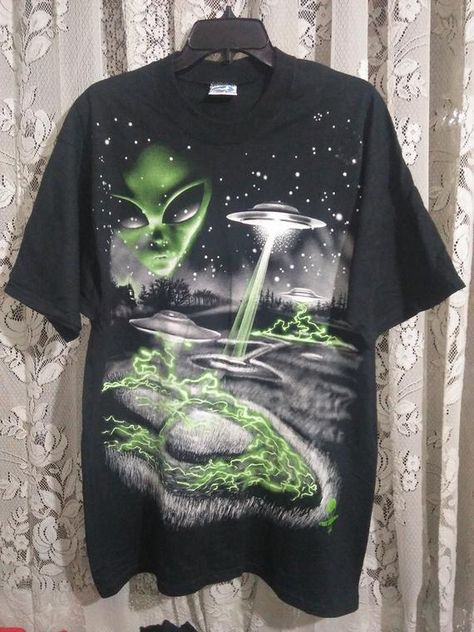 Alien Graphic Tees, Alien Shirts, Alien Outfit, Alien T Shirt, Alien Clothes, T Shirt Fonts, T Shirt Outfits, Geeky Clothes, Silly Clothes