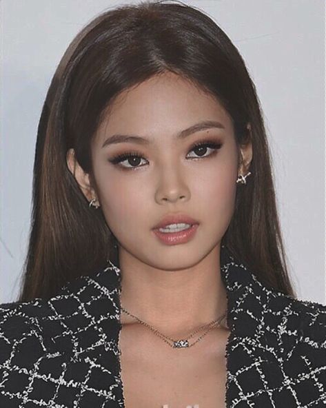 Jennie Make Up, Jennie Kim Makeup Look, Jennie Kim Makeup, Jennie Makeup, Blackpink Makeup, Kim Makeup, Jennie Black, Korean Eye Makeup, Black Makeup