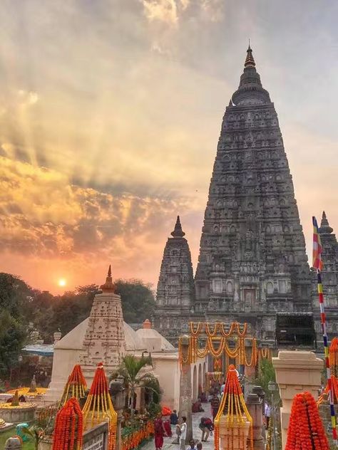 Buddha Gaya Temple, Cemeteries Photography, Bodh Gaya, Temple India, Ancient Drawings, Indian Temple Architecture, Buddha Temple, Buddha Life, Vision Board Photos