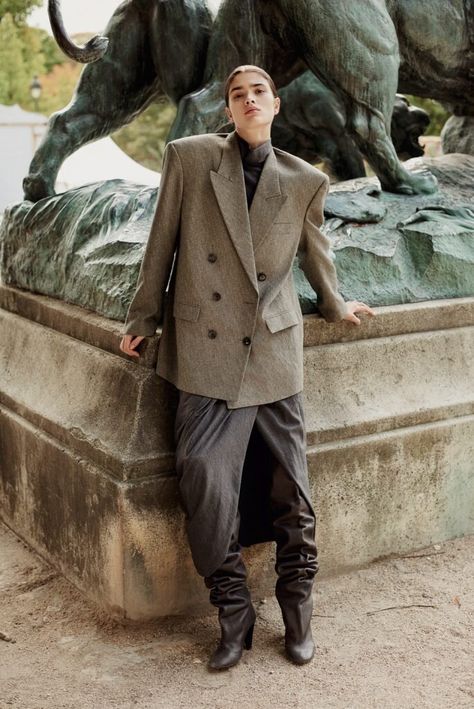 Alexandra Micu Takes Paris in Fall 2019 Fashion Trends by Olivia Frolich for Harper's Bazaar Spain — Anne of Carversville 2019 Fashion Trends, Mens Fashion Smart, Vogue India, Harper’s Bazaar, Street Fashion Photography, Fashion Photography Editorial, 2019 Fashion, Neutral Fashion, Harper's Bazaar