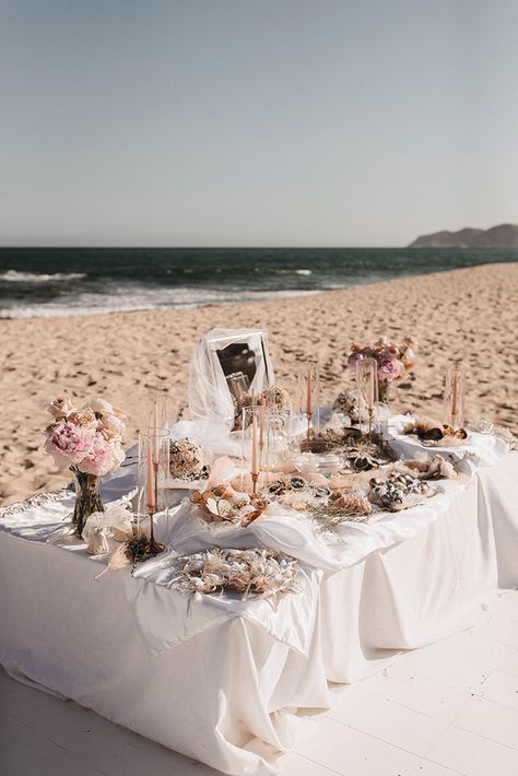 beach wedding ceremony White Wood Floors, Floral Wedding Decorations, Bridal Guide, Wedding Beach Ceremony, Pretty Birthday Cakes, Spray Roses, Sweetheart Table, Modern Rustic, Fairy Lights