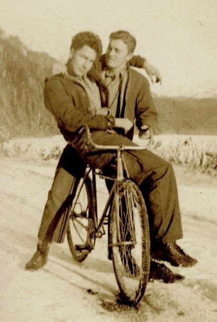 Gay History, Lgbt History, Vintage Couples, Human Poses Reference, Photo Vintage, Vintage Portraits, Two Men, Pose Reference Photo, Art Poses