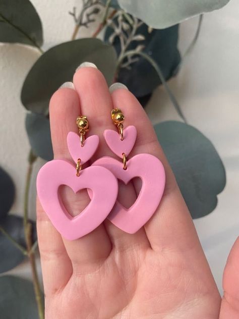 Hot Pink Polymer Clay Earrings, Polymer Clay Earrings Valentines, Valentine’s Day Clay Earrings, Valentine Clay Earrings, Valentines Clay Earrings, San Valentin Aesthetic, Clay Heart Earrings, Cercei Din Lut Polimeric, Polymer Clay Beads Diy