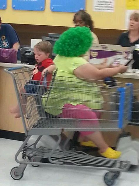 Walmart people. Can you imagine having her for a mother?  Bet she is a real kicker on Halloween Walmart Customers, Walmart Pictures, Walmart Funny, Classy People, Walmart Fashion, Poor Children, Crazy People, A Train, Funny People