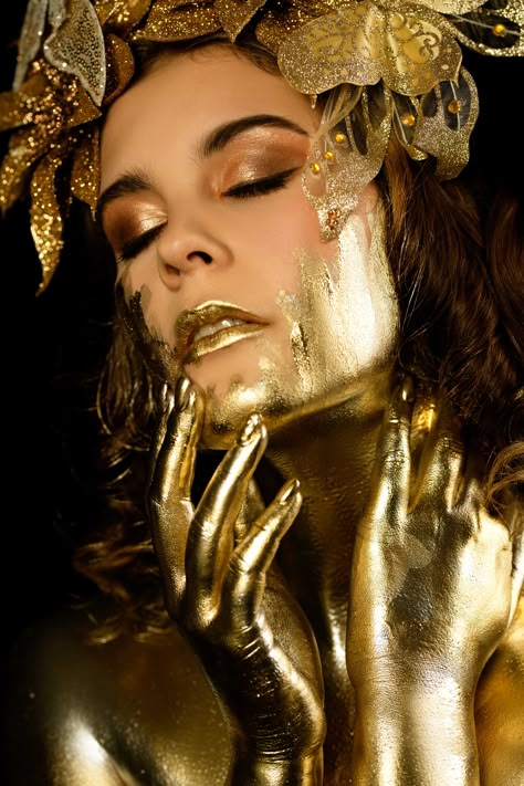 special creative Makeup +golden Headpiece Gold-Shooting People-Photoshooting at swiss creative Studio  #ocean #creative makeup #blondegirl #model #headpiece #photography #portraitphoto #swissphotographer #creativework #creative-artist @bettinabutscher_makeup @schubert_photo Dipped In Gold Photoshoot, Gold Glitter Photoshoot, Gold Photoshoot, Gold Statue, Special Makeup, Greek Costume, Photoshoot Makeup, Gold Headpiece, Gold Makeup