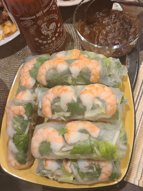 Shrimp Wraps Rice Paper, Rice Paper Wraps, Shrimp Wraps, Rice Paper Recipes, Rice Wraps, Asian Rice, Vietnamese Spring Rolls, Rice Paper Rolls, Shrimp And Rice