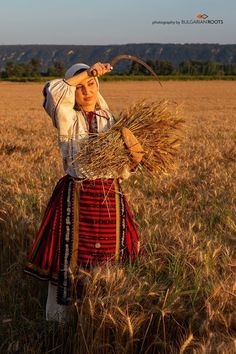 Traditional Clothing Around The World, Bulgarian Women, Bulgarian Clothing, The Defenders, Slavic Folklore, Ukrainian Clothing, Ukrainian Art, Folk Fashion, Royal Air Force