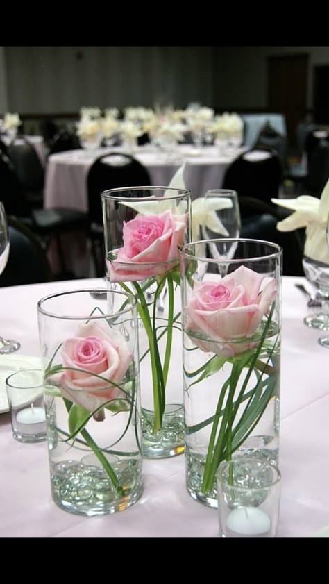 Single Flowers In Skinny Vases Floating Flower Arrangements, Bridal Shower Decorations Elegant, Bridal Shower Decorations Diy, Single Flowers, Rose Centerpieces, Flower Vase Arrangements, Flower Arrangements Simple, Fun Baking, White Wedding Flowers