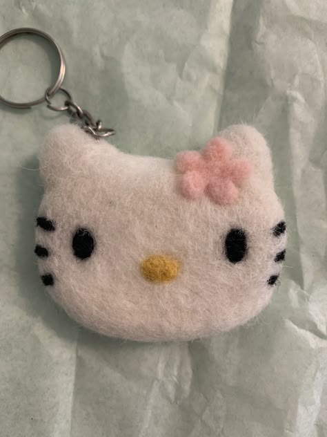 Felted Hello Kitty, Needle Felt Hello Kitty, Needle Felted Keychains, Needle Felting Keychain, Needle Felt Keychain, Easy Needle Felting Projects, Felted Keychains, Felted Keychain, Needle Felted Flower