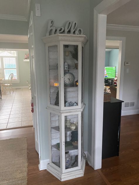 Old cherry mirrored curio cabinet painted in SW on the rocks made into chalk paint. Peel and stick shiplap wall paper over the mirror and replaced glass with chicken wire. Curio Cabinet Repurposed, Makeover Curio Cabinet, Chicken Wire Curio Cabinet, Upcycle Curio Cabinet, Upcycled Curio Cabinet Ideas, Refinish Curio Cabinet, Painting Curio Cabinet Ideas, Repurposed Curio Cabinet Ideas, Corner Curio Cabinet Ideas