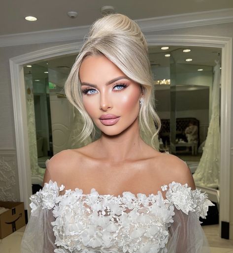 Bridal Makeup For Blondes, Glam Bride Makeup, Bride Hairstyles Updo, Blonde Bride, Blonde Hair Makeup, Formal Hairstyles For Long Hair, Glam Bride, Princess Hair, Professional Model