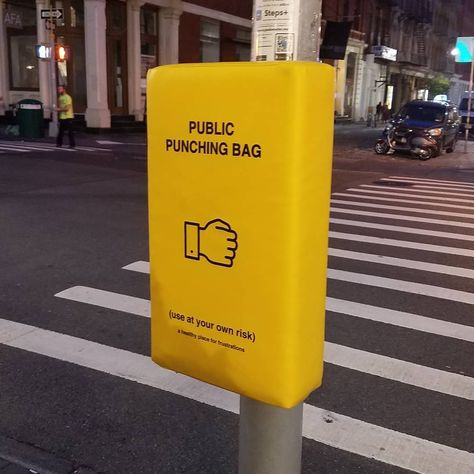 @studio_dtttww, a design studio out of Georgia, installed public punching bags around Manhattan that let people vent their frustrations. Would you give them a try? Gym Pics, Publicidad Creativa, Desk Sign, Guerilla Marketing, Interactive Art, Sopot, Punching Bag, 웃긴 사진, Signage Design