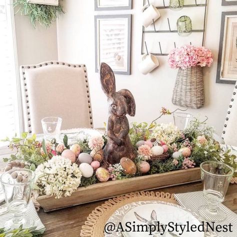 Follow The Yellow Brick Home - Spring Dough Bowl Ideas How To Style a Dough Bowl For Spring & Easter Simple Easter Decor, Easter Bunny Centerpiece, Easter Table Setting, Diy Osterschmuck, Easter Arrangement, Tafel Decor, Season Decor, Easter Table Settings, Spring Centerpiece