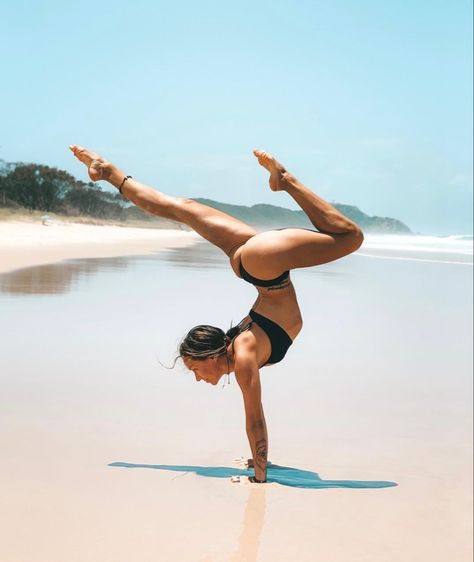 Yoga
Yoga photography
Yoga lifestyle
Yoga meditation 
Yoga girl 
Yoga poses How To Handstand, Yoga Handstand, Yoga Inspo, Yoga Teachers, Yoga Photography, Vinyasa Yoga, Yoga Asanas, Pranayama, Body Love