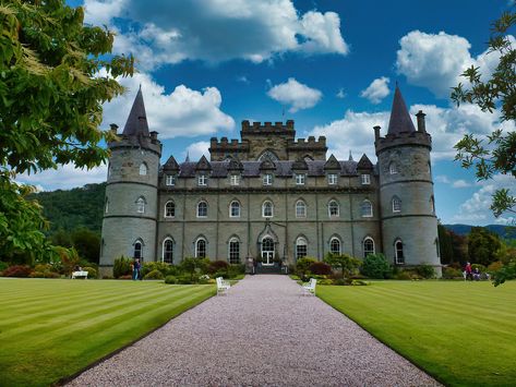 Inveraray Castle - Argyll: Complete Visitor Guide 6 Scotland Tourist Attractions, Duke Of Argyll, Inveraray Castle, Chateau House, Map Of Scotland, Castle Exterior, Scotland Map, Tourist Map, Scotland Travel