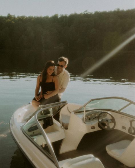 Couple holding each other and laughing on a boat Ski Boat Engagement Photos, Speed Boat Photoshoot, Pontoon Engagement Pictures, Pontoon Boat Engagement Pictures, Engagement Photos Boat, Small Boat Engagement Photos, Wooden Boat Engagement Photos, Lake View Couple Shoot, Fishing Couples