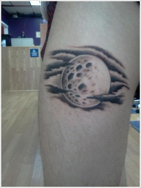 31 Striking Moon Tattoo Designs Sun Tattoo Meaning, Clouds Tattoo, Luna Tattoo, Full Moon Tattoo, Moon Sun Tattoo, Celestial Tattoo, Sun Tattoo Designs, Yin Yang Tattoos, Cloud Tattoo