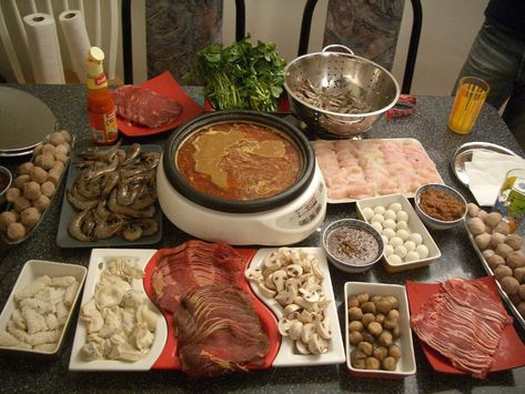 Shuan yang rou, or Mongolian hot pot as it is often known in the West, is a very popular Chinese dish, especially in Beijing, and is primarily eaten in winter, when cold winds blow down from Mongolia. Friends Eating, Popular Chinese Dishes, Pork Tenderloins, Hot Pot Recipe, Paleo Vegetarian, Condiment Recipes, Chilli Paste, Popular Diets, Singapore Food